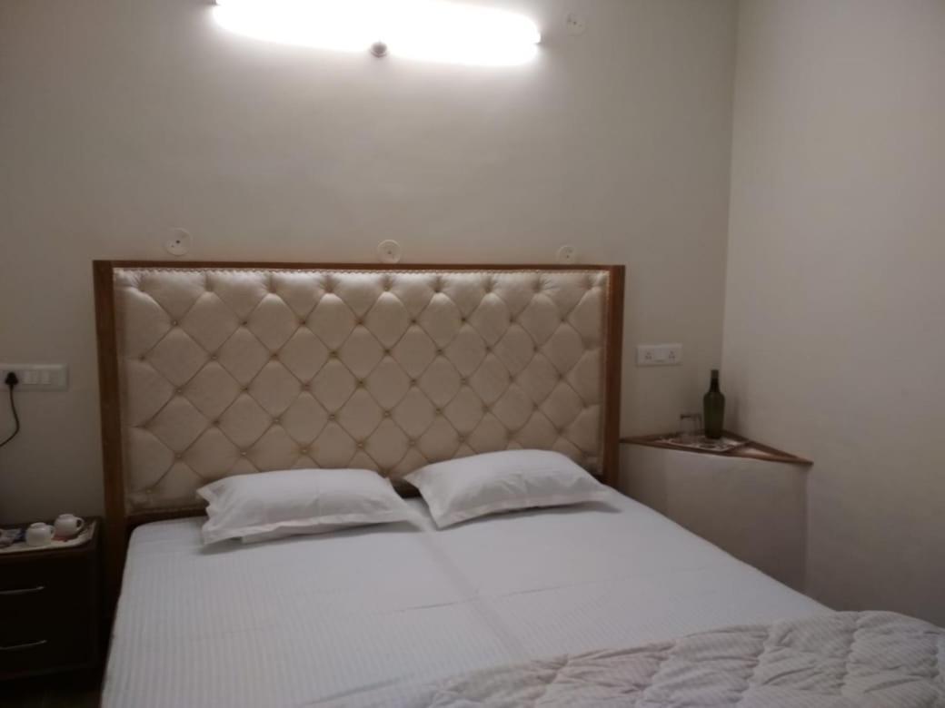 Villa Rohit Den Shimla Esterno foto